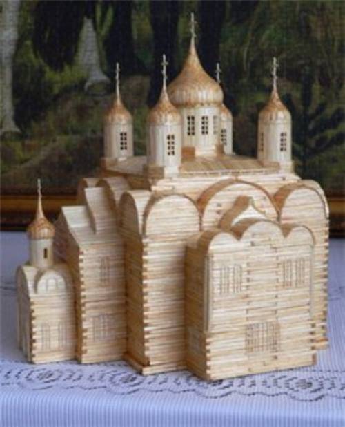 Домики, башни, храмы и церквушки из спичек.