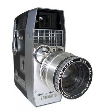 8-миллиметровая кинокамера Bell & Howell Director Series model 414 Zoomatic (1962)